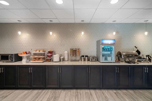 La Quinta by Wyndham Raleigh Downtown North image 3