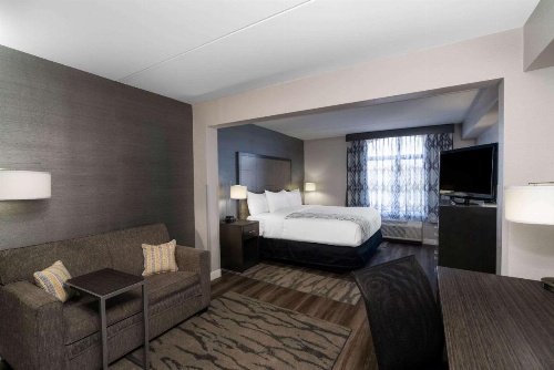 La Quinta by Wyndham Raleigh Downtown North image 30